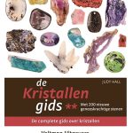 De Kristallengids deel 2, door Judy Hall, 400 pagina’s dik.